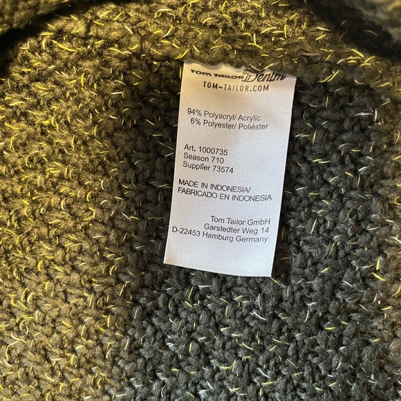 Green Knit Sweater size small - Picture 4 of 4